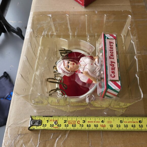 CARLTON CARDS "I Love Lucy" Candy Factory Antics Christmas Ornament "BIN B" - Picture 5 of 5